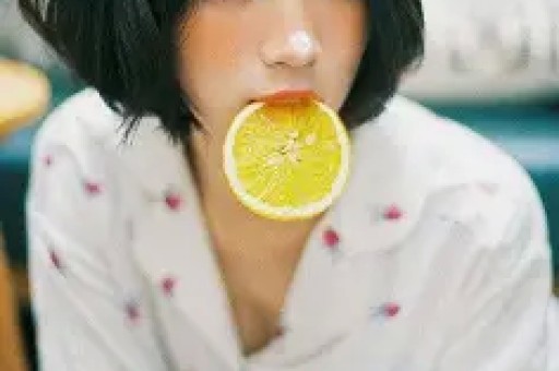 内娱男星‘绅士人设’崩塌剧组揩油被全网封禁！